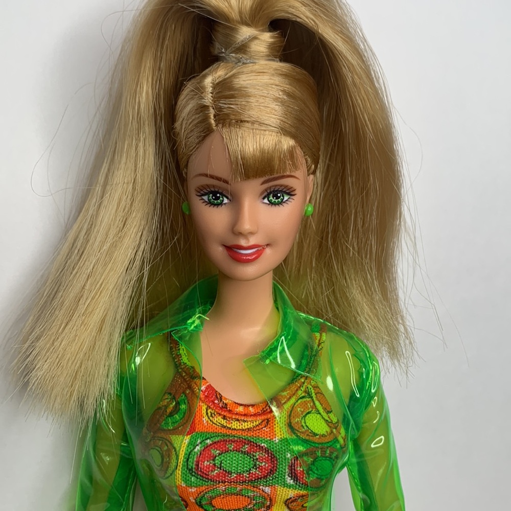 Lifesavers Barbie - Picture 5 of 5